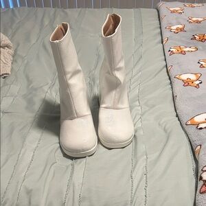 Journee Collection White Heeled Boots